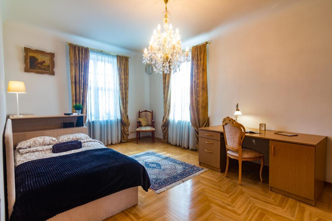 Classic Style Apartment In The Center Of Riga Eksteriør bilde