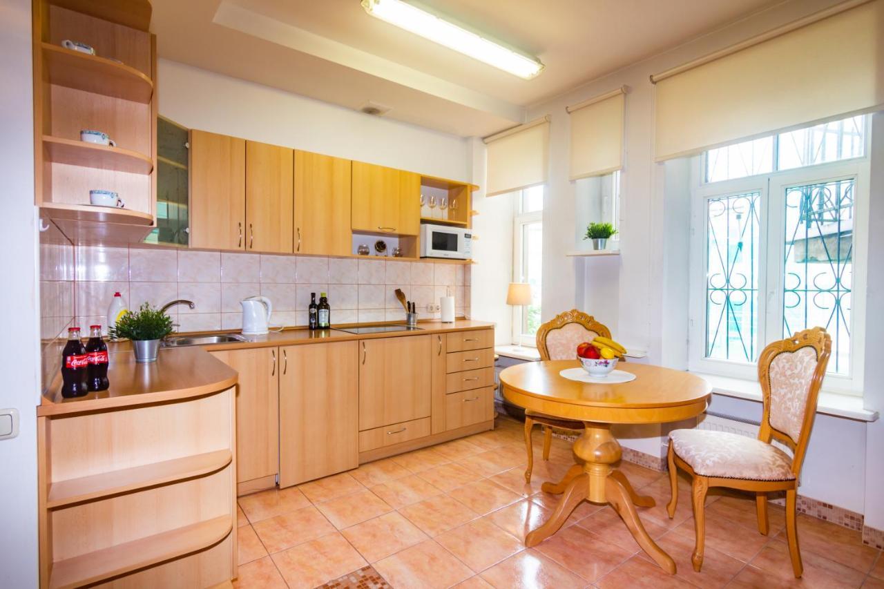 Classic Style Apartment In The Center Of Riga Eksteriør bilde