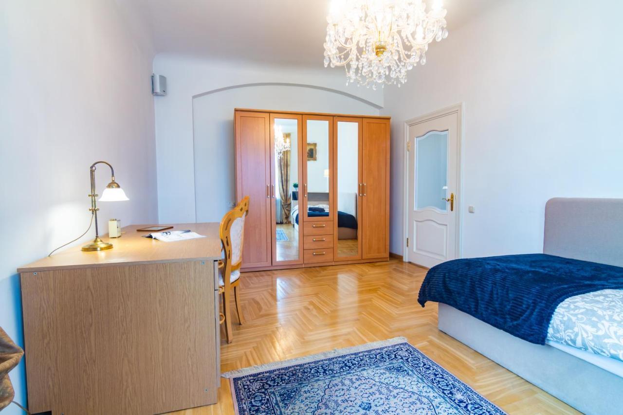 Classic Style Apartment In The Center Of Riga Eksteriør bilde