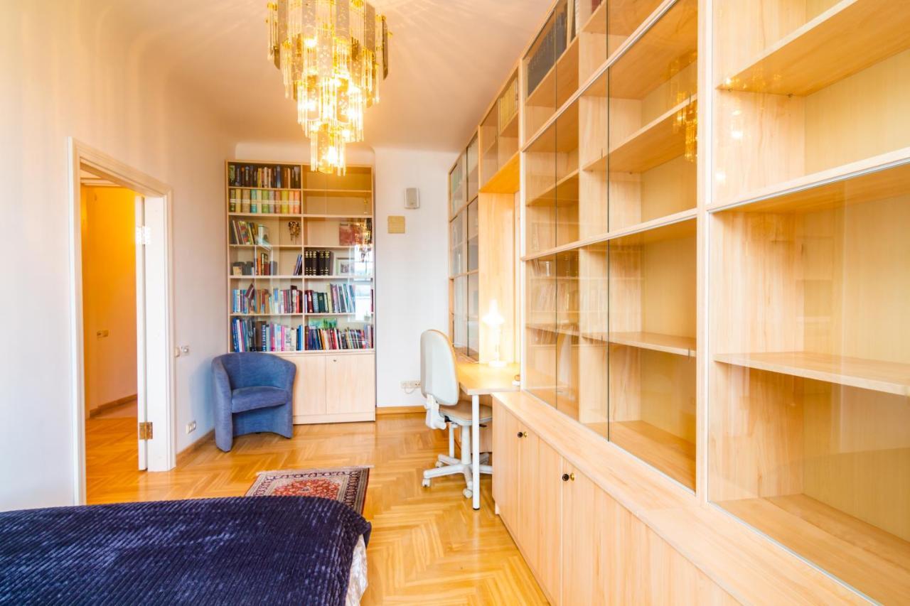 Classic Style Apartment In The Center Of Riga Eksteriør bilde