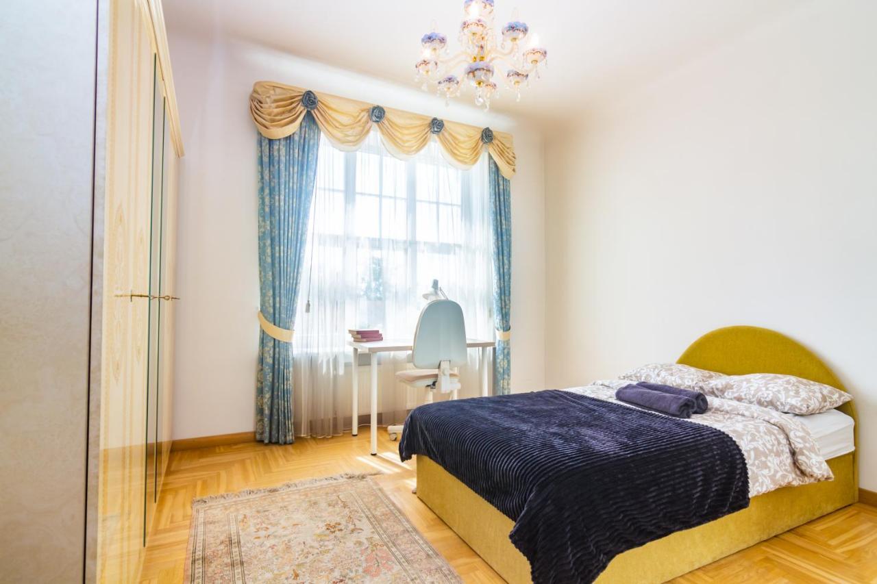 Classic Style Apartment In The Center Of Riga Eksteriør bilde