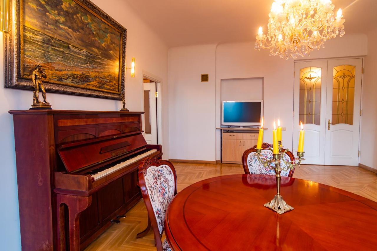 Classic Style Apartment In The Center Of Riga Eksteriør bilde