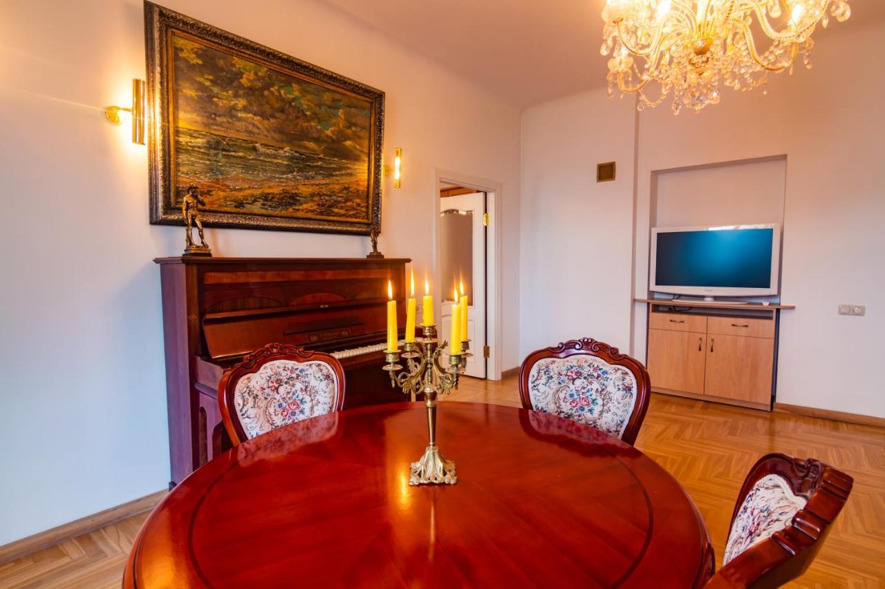 Classic Style Apartment In The Center Of Riga Eksteriør bilde