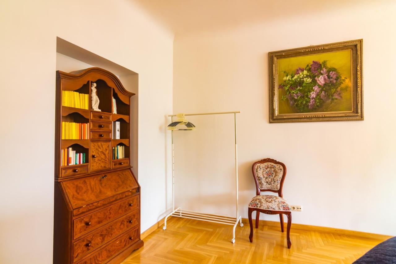 Classic Style Apartment In The Center Of Riga Eksteriør bilde